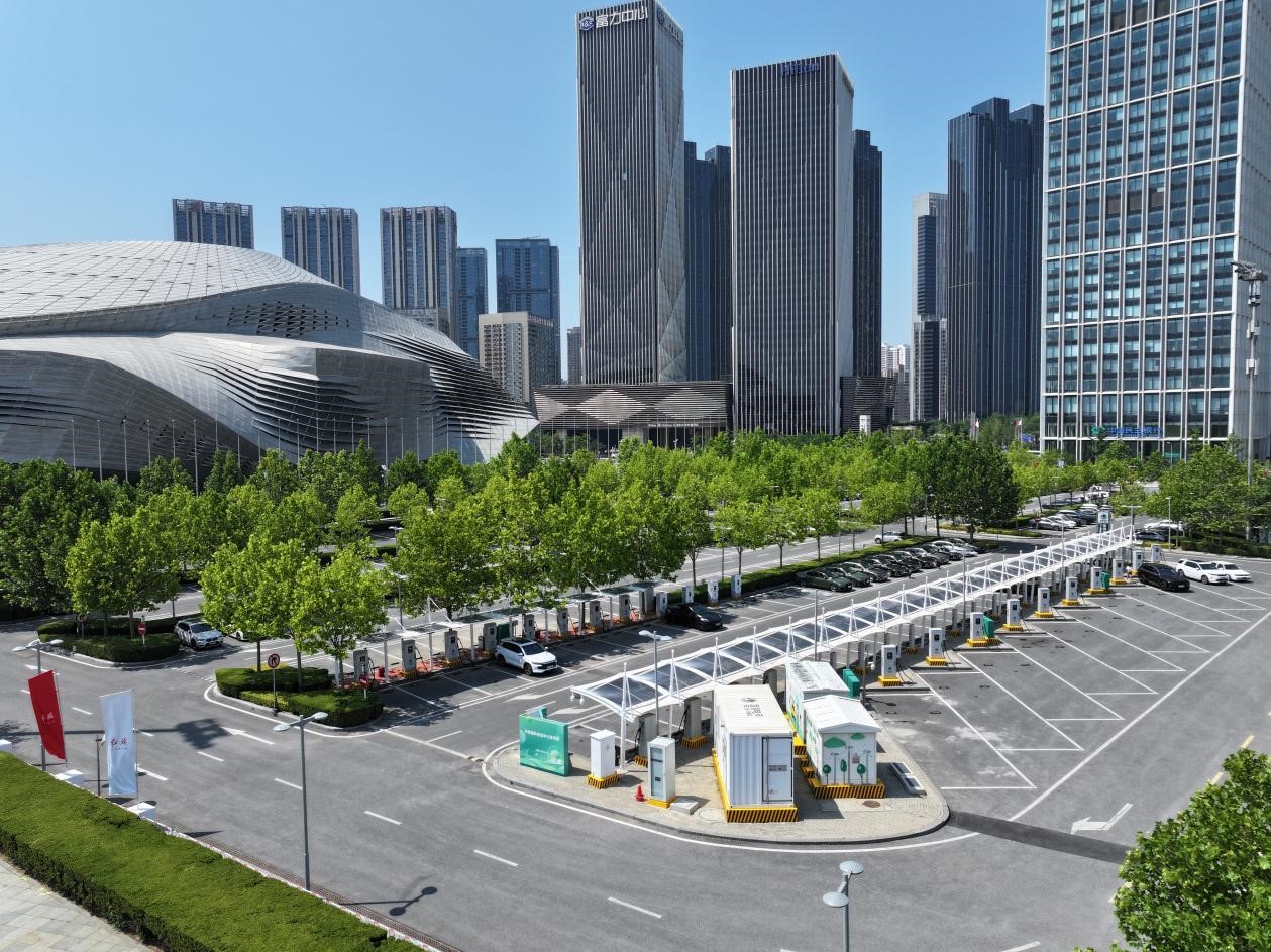 國網大連供電公司為第十五屆夏季達沃斯會議提供100%綠電用能。曹先童 攝